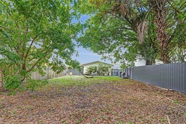 Building Photo - 754 NE 40th St