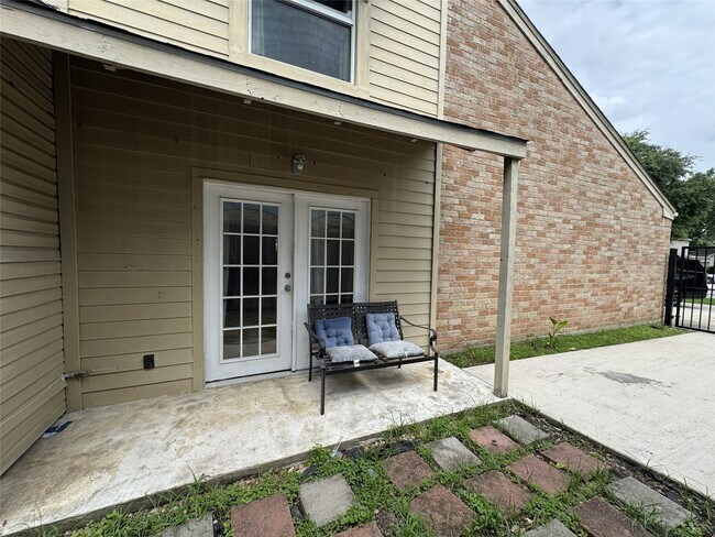 Building Photo - 11322 Briar Forest Dr