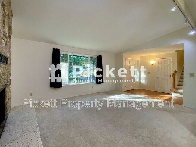 Building Photo - 7293 Pheasant Cir NE