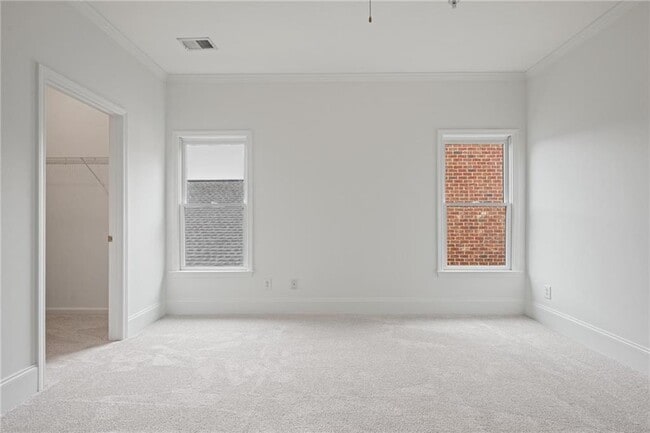 Building Photo - 232 Hunt St NE