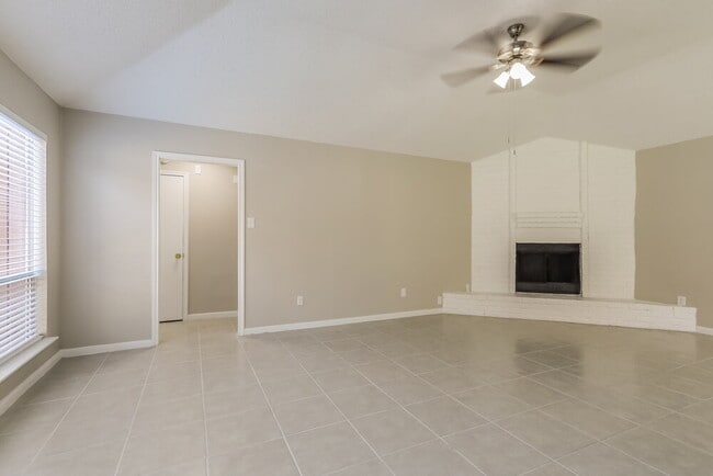 Building Photo - 16919 Amidon Dr