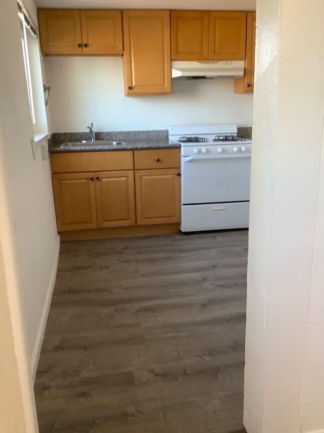 Building Photo - 1637 Truman St