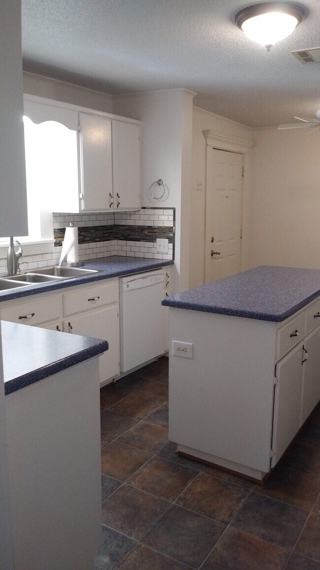 Kitchen - 112 N Division St