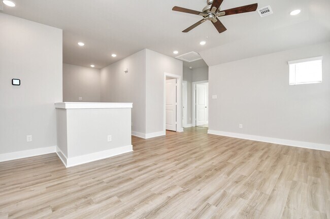 Building Photo - 21034 Shore Oak Dr