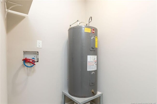 Building Photo - 2243 Delta Dr