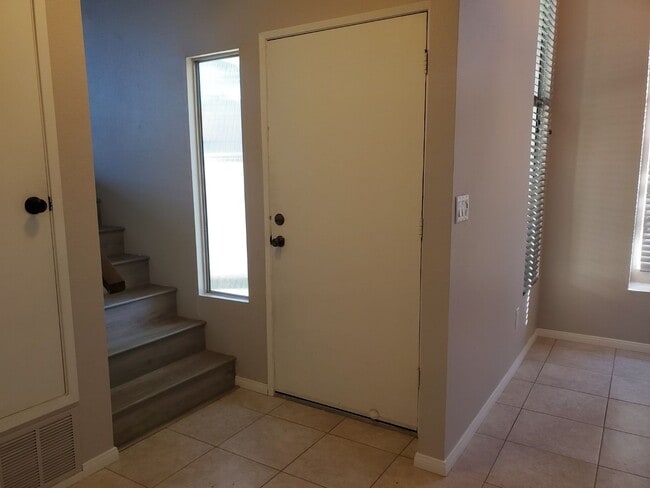 Building Photo - Fabulous Fletcher Hills remodeled townhome.