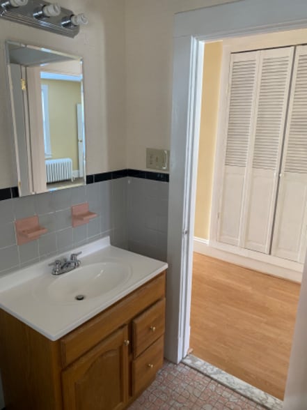 Building Photo - 18 Clearview Ave