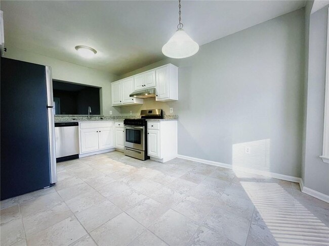 Building Photo - 1550 Oakpoint Dr SW