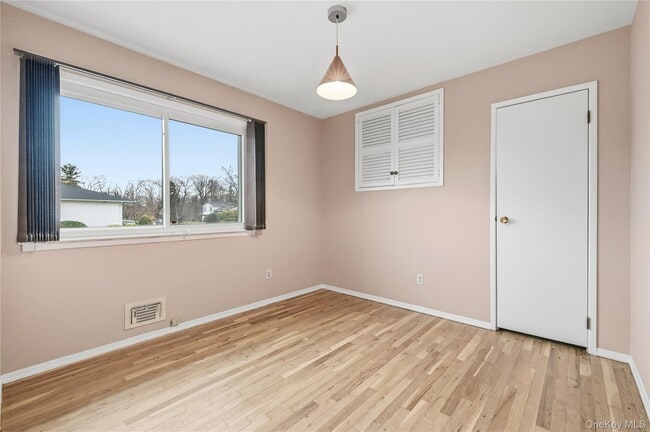 Building Photo - 20 Steuben Dr