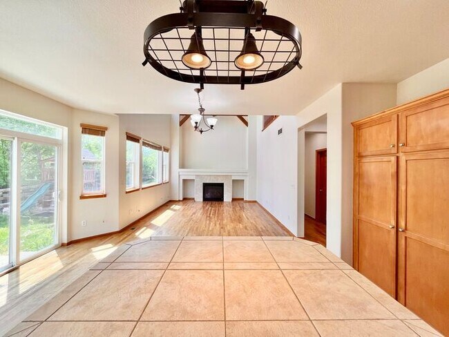 Building Photo - Beautiful 4 bed/ 3 bath Home with Office!