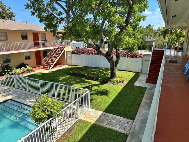 Building Photo - 305 NE 16th St