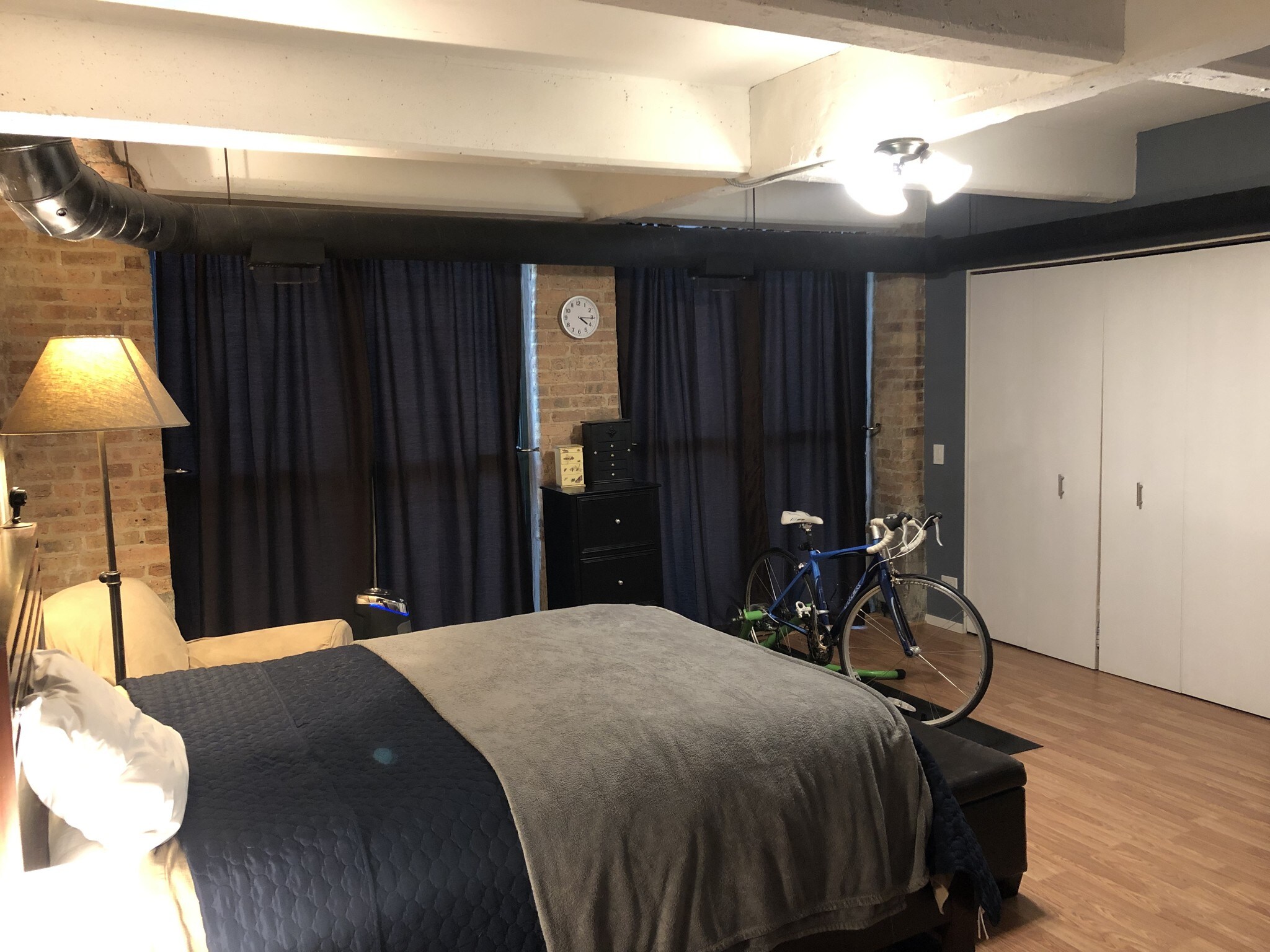 Primary bedroom - 1720 N Marshfield Ave