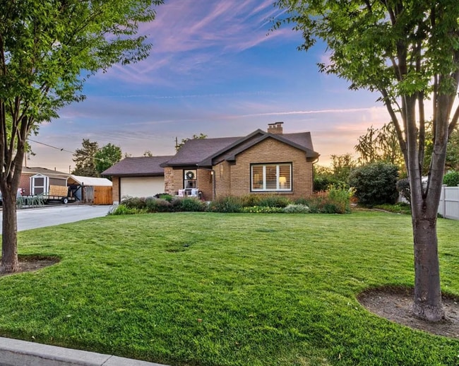 Building Photo - 5388 Kenwood Dr