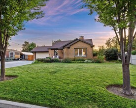Building Photo - 5388 Kenwood Dr