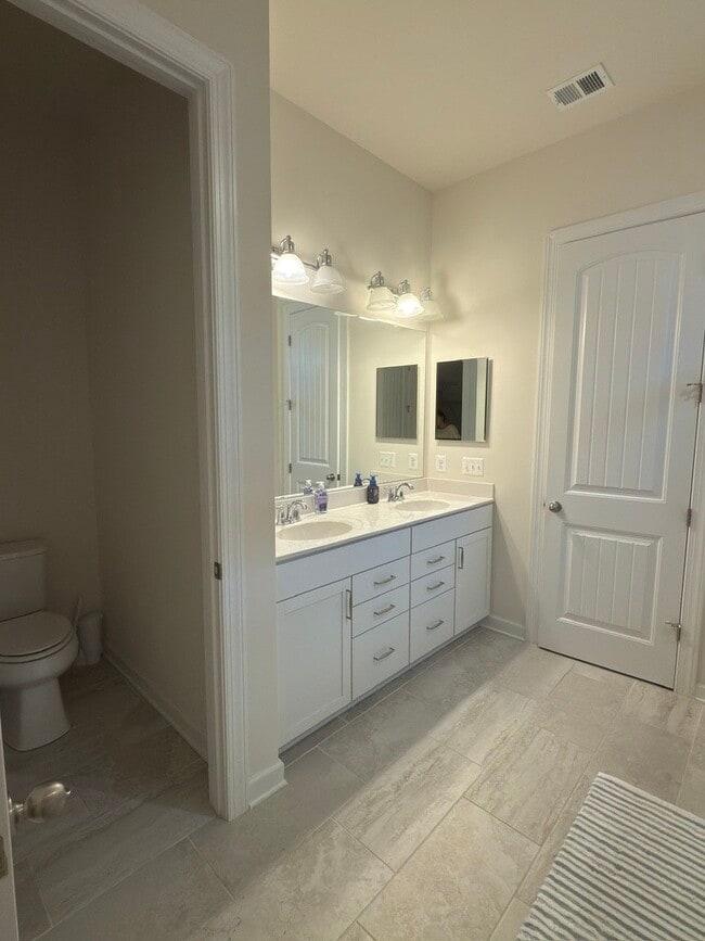 Building Photo - 37 Beach Club Ave