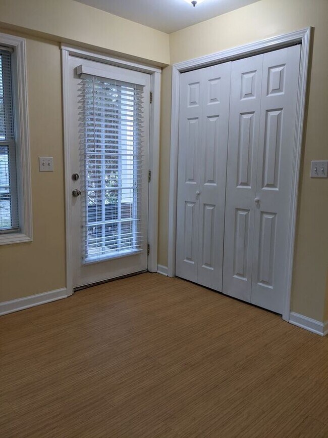 Building Photo - Charming West Asheville Basement Apartment