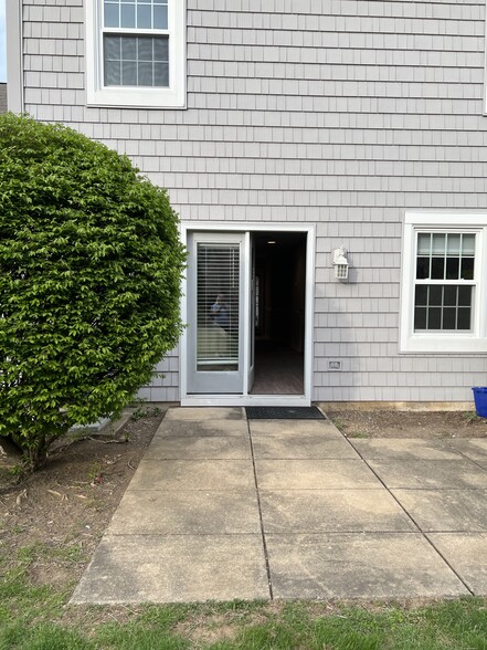 Building Photo - 248 Crescent Dr