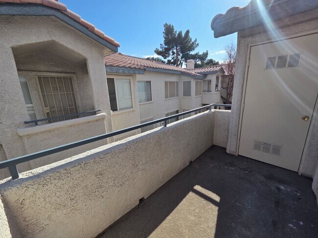 Building Photo - 2 Bed / 2 Bath Condo Rental with In-Unit Laundry & Community Pool