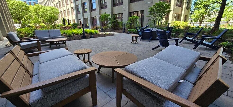 Outdoor Patio - 1500 Washington St