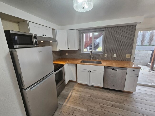 Building Photo - Close to Sugar House Park 2 Bd 1 Ba Basement Duplex