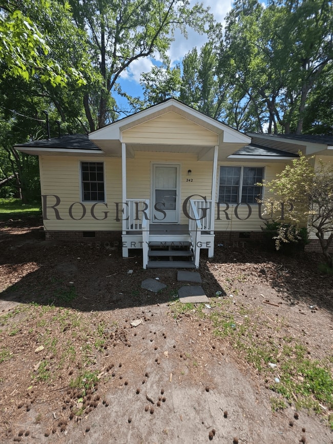 Building Photo - #450 - 240-242 Crozier St Duplex