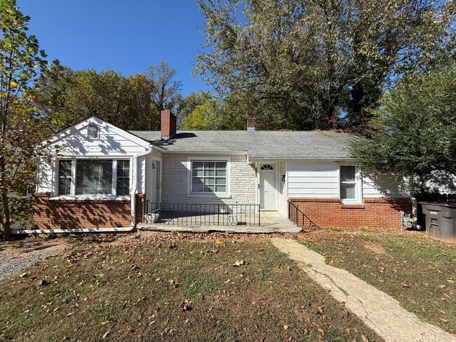 Primary Photo - 1320 Miller St