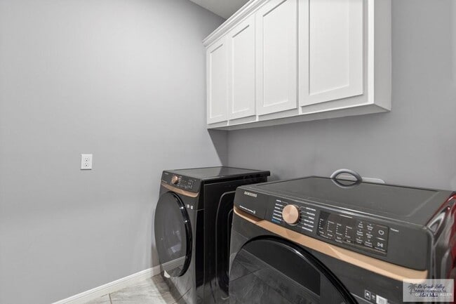 Building Photo - 29 N Queen Palm