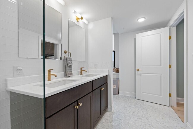 Building Photo - 50 W Broad St