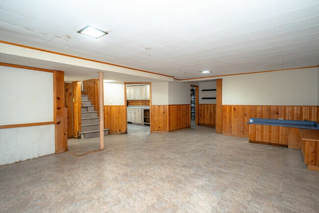 Building Photo - 238 N Yale Ave