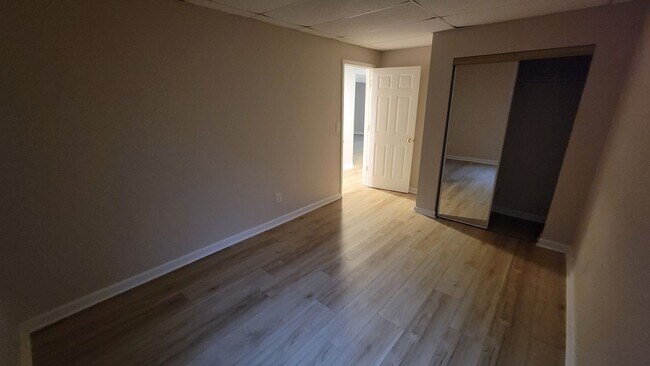 Building Photo - Fabulous 3 bedroom 3 bath walk- out ranch