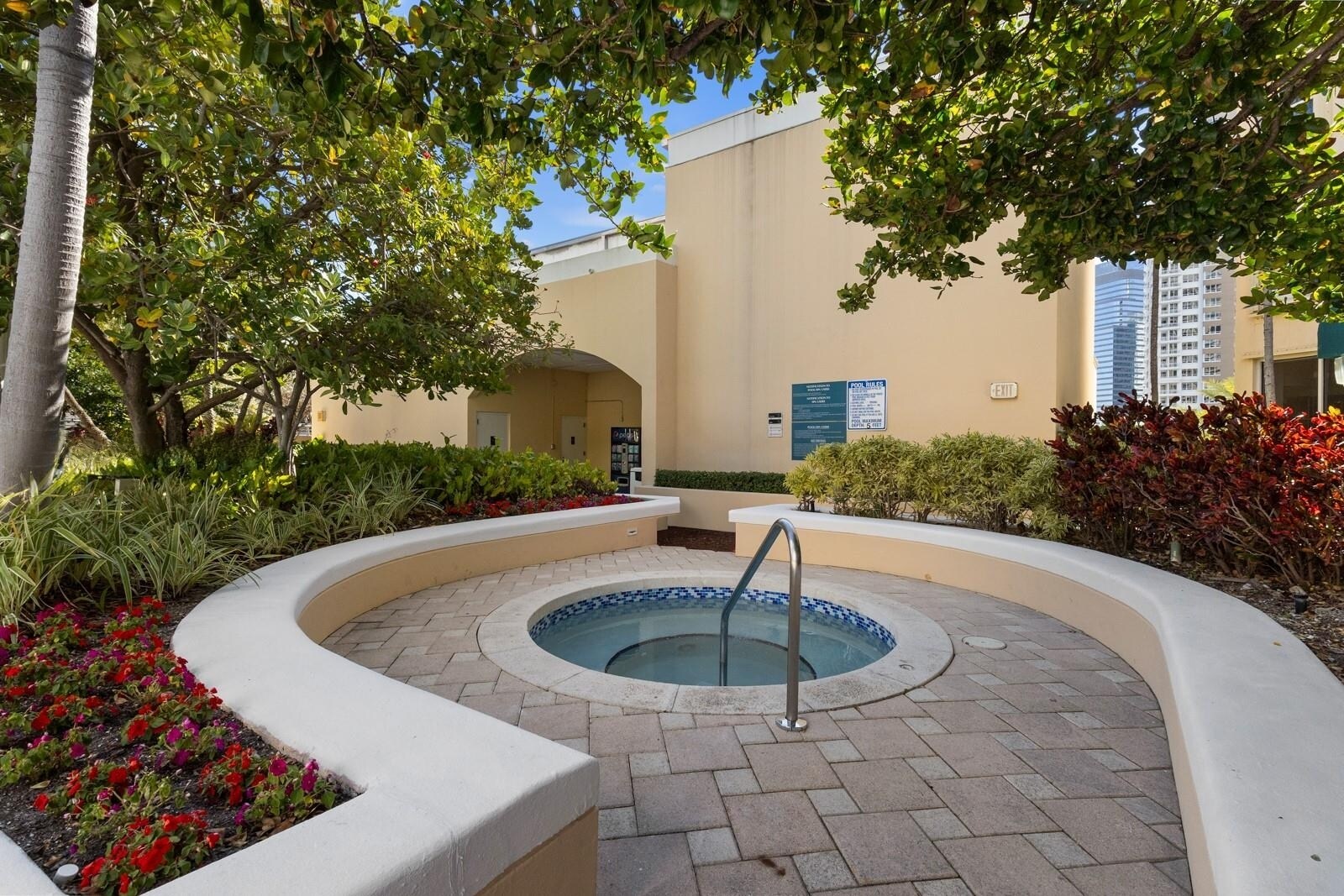 Building Photo - 888 Brickell Key Dr