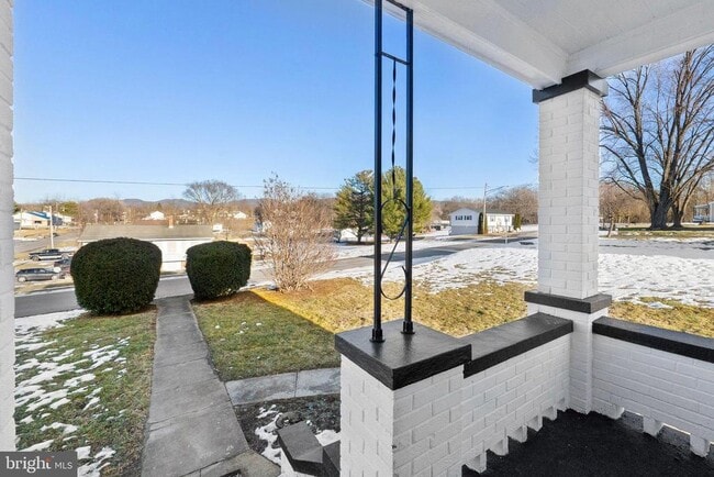 Building Photo - 701 S 2nd St