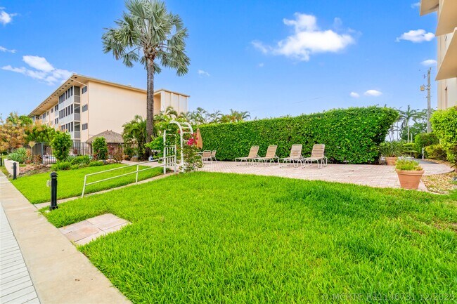Building Photo - 750 NE Spanish River Blvd