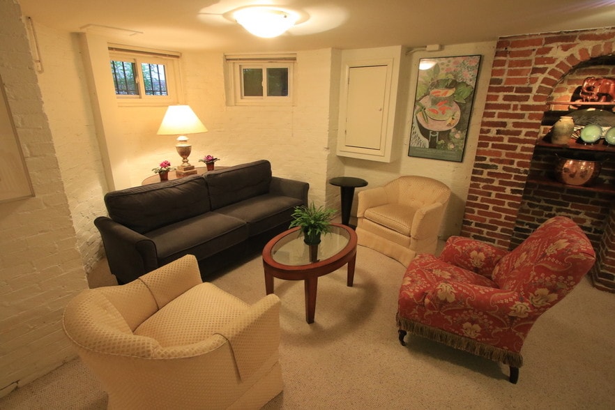 living room - 1713 Riggs Pl NW