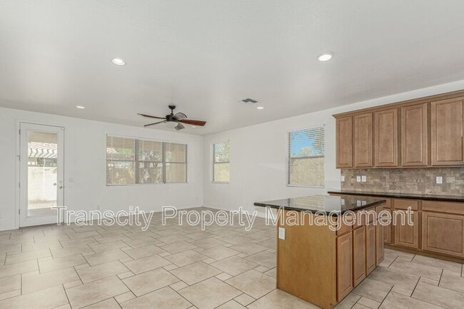 Building Photo - 1402 S Newberry Ln