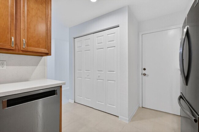 Building Photo - 16218 Sierra Palms Dr