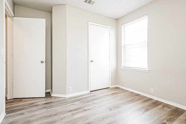 Building Photo - 1906 Purdue Dr