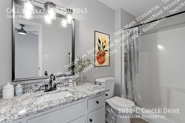 Building Photo - Newly Remodeled, Luxurious Duplex