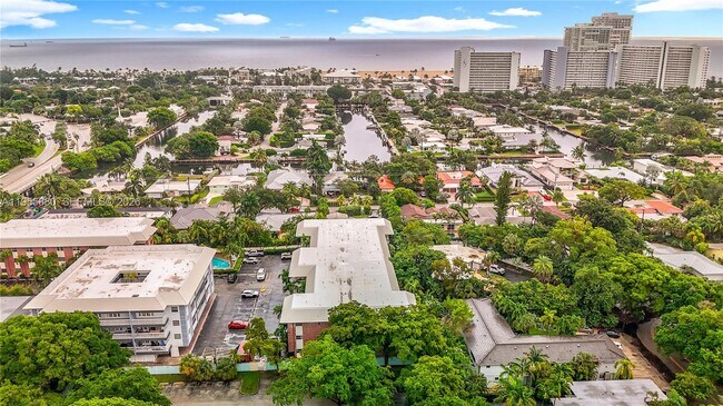 Building Photo - 2424 SE 17th St