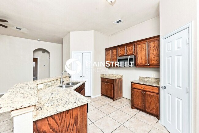 Building Photo - 4 Bedroom Pet-Friendly Home in Dallas, TX with Main Street Renewal