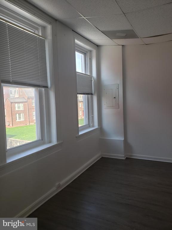 Building Photo - 105 W Saratoga St
