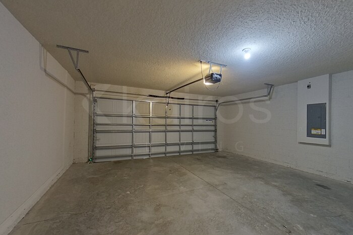 Building Photo - 10872 N Frantz Ave