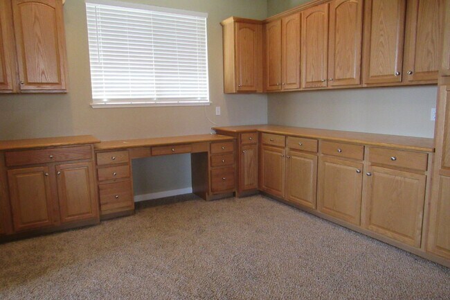 Building Photo - Beautiful Deer Ridge 4 Bed, 3 Bath Brentwood Home