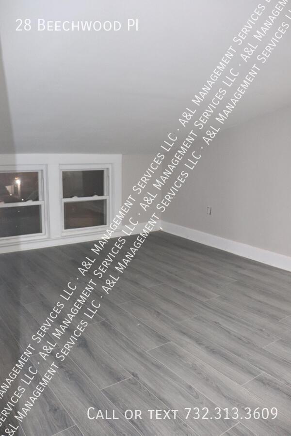 Building Photo - 28 Beechwood Pl