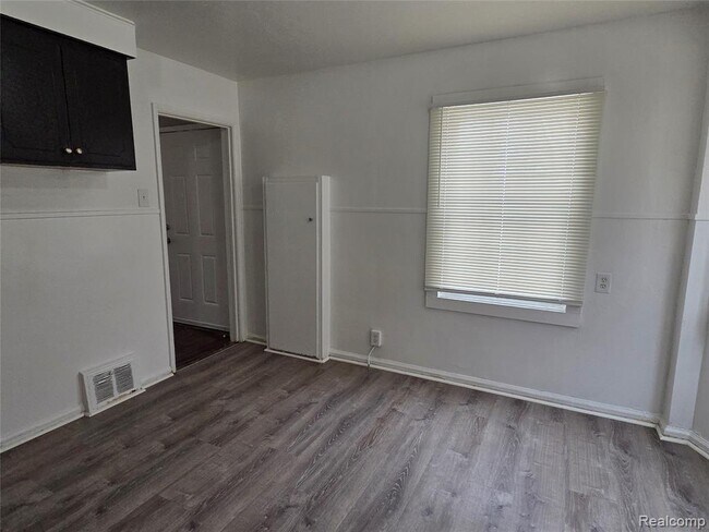 Building Photo - 12920 Payton St