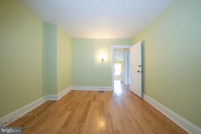 Building Photo - 110 Llanfair Rd