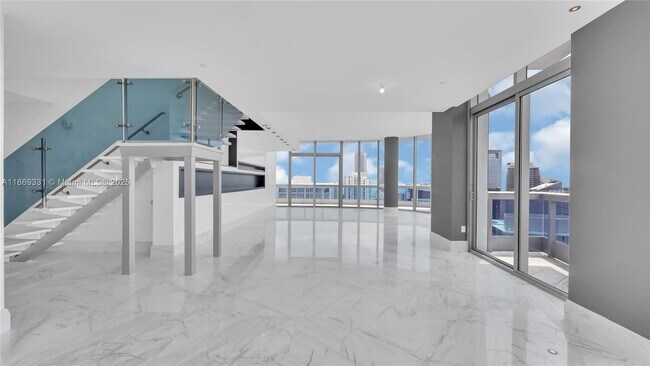 Building Photo - 200 Biscayne Blvd Way