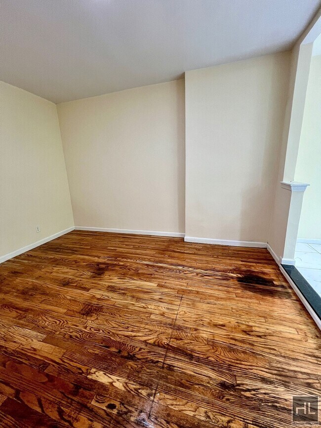 Building Photo - 2BR 1BA Original Layout Renovated 5th Ave Park Slope