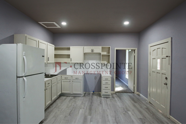 Building Photo - Versatile 2 Bedroom, 2 Bath Duplex-Tour Today!