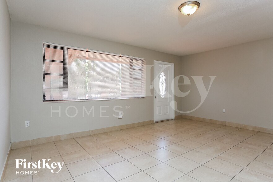 Building Photo - 731 NW 175th Dr